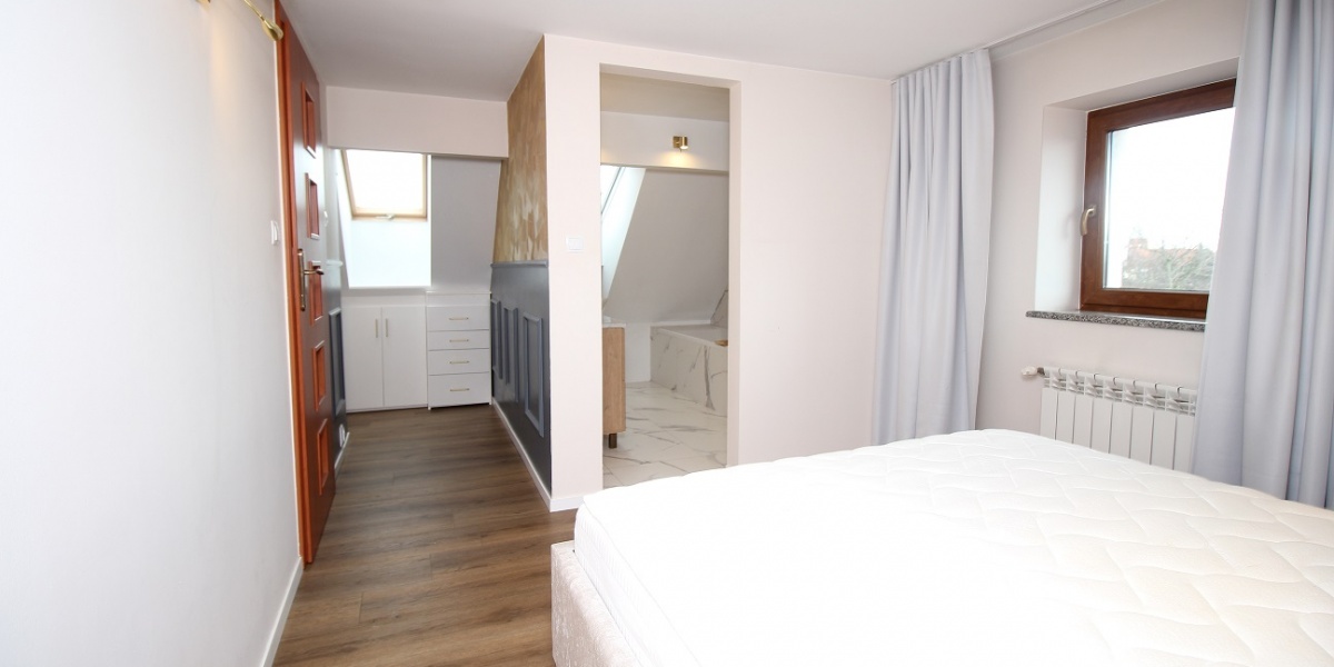 6 Rooms Rooms,3 BathroomsBathrooms,Domy,Sprzedaż,1843