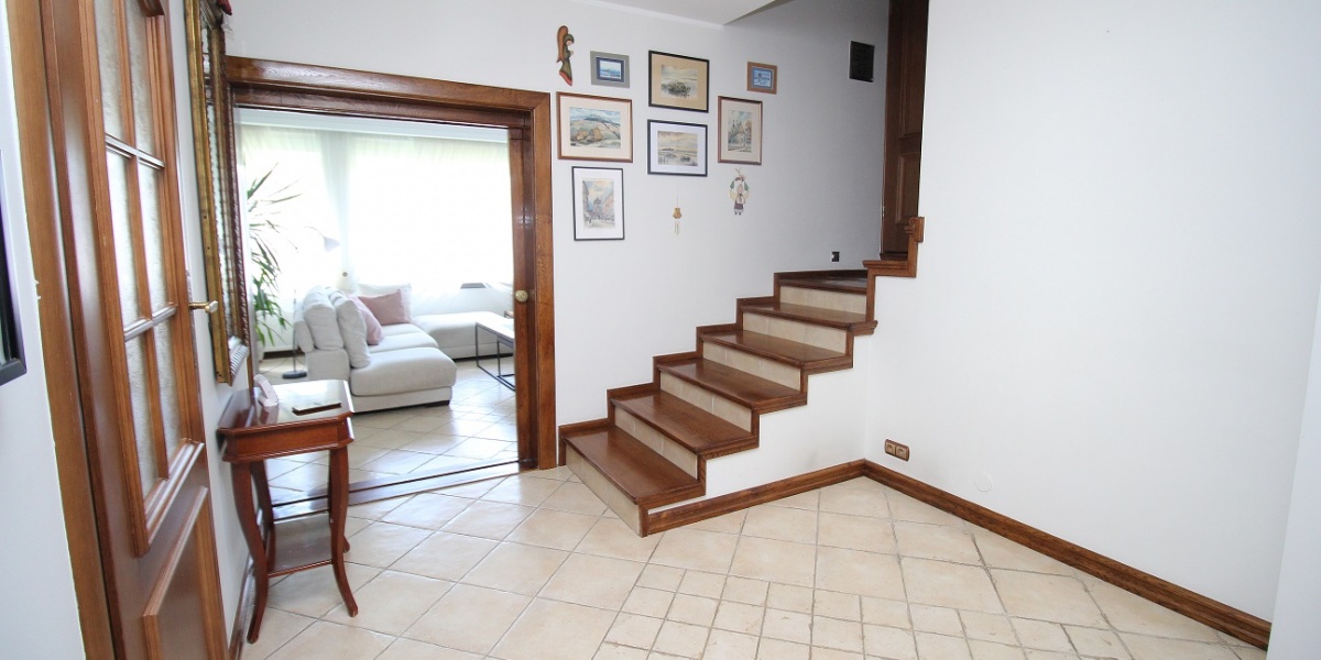 5 Rooms Rooms,2 BathroomsBathrooms,Domy,Sprzedaż,1857