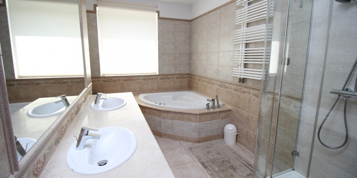 5 Rooms Rooms,2 BathroomsBathrooms,Domy,Sprzedaż,1857