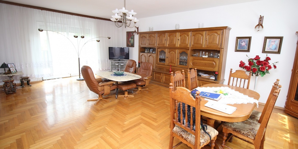7 Rooms Rooms,2 BathroomsBathrooms,Domy,Sprzedaż,1876